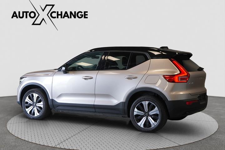 Orange Volvo XC40 fra 2023