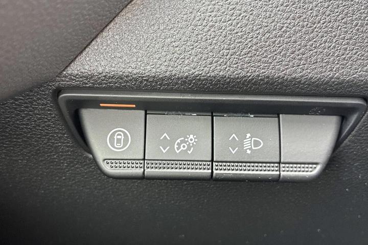 Hvid Renault Master V T33 fra 2025
