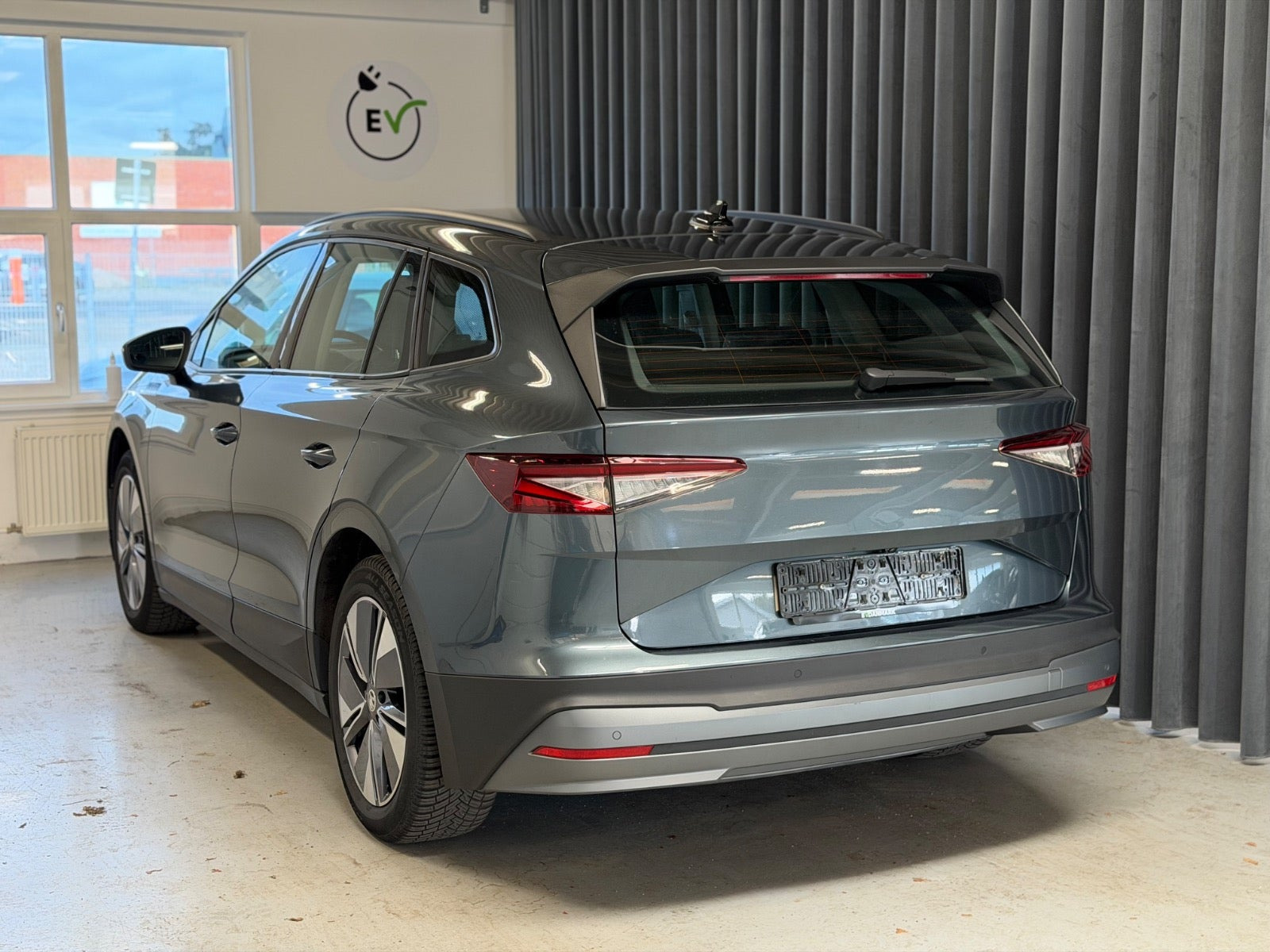 Grå Skoda Enyaq fra 2021