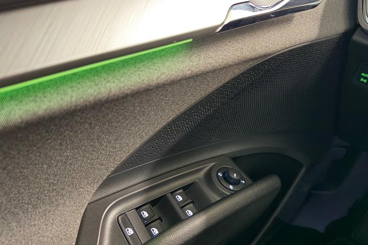 Grå Skoda Enyaq fra 2021