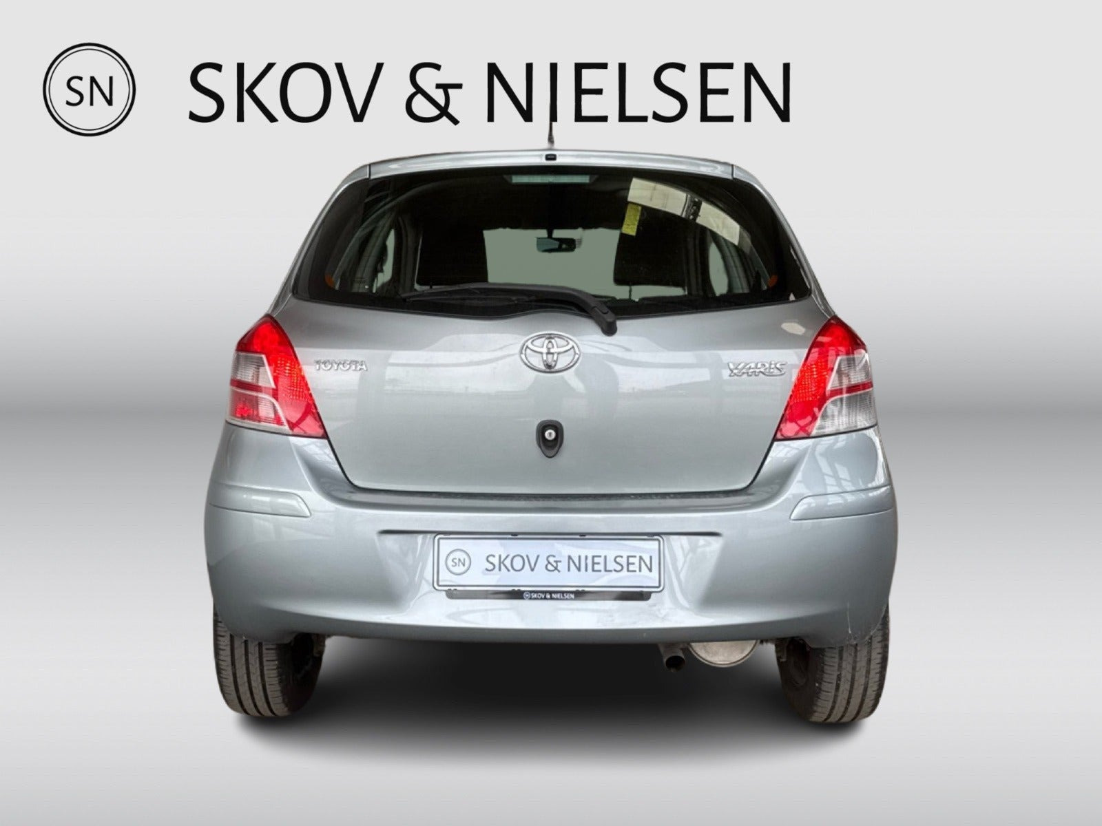 Grå Toyota Yaris fra 2011