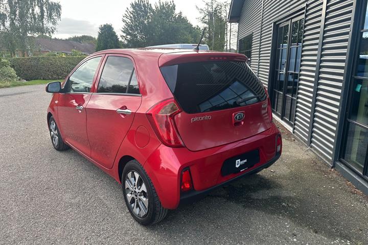 Rød Kia Picanto fra 2016