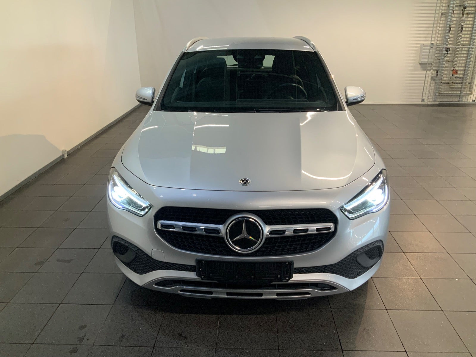 Sølv Mercedes GLA250 e fra 2021