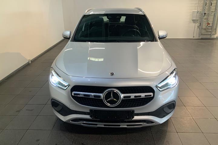 Sølv Mercedes GLA250 e fra 2021