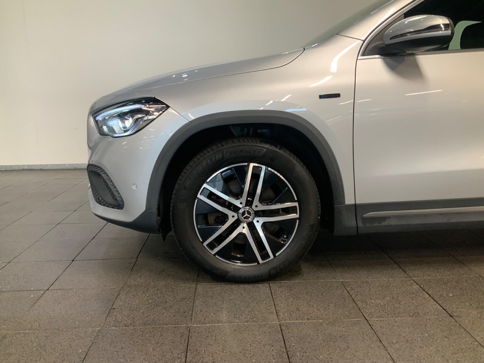 Sølv Mercedes GLA250 e fra 2021