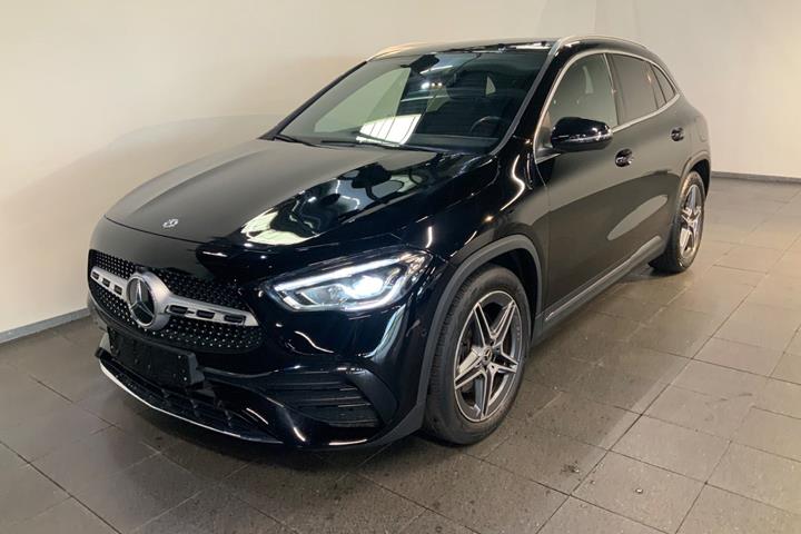 Sort Mercedes GLA200 fra 2021 set udefra