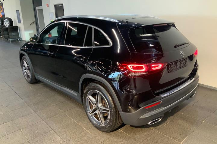 Sort Mercedes GLA200 fra 2021