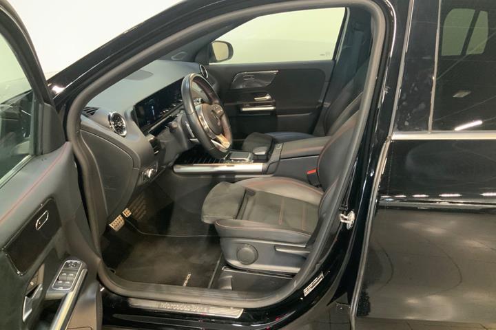 Sort Mercedes GLA200 fra 2021