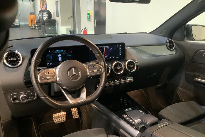 Sort Mercedes GLA200 fra 2021