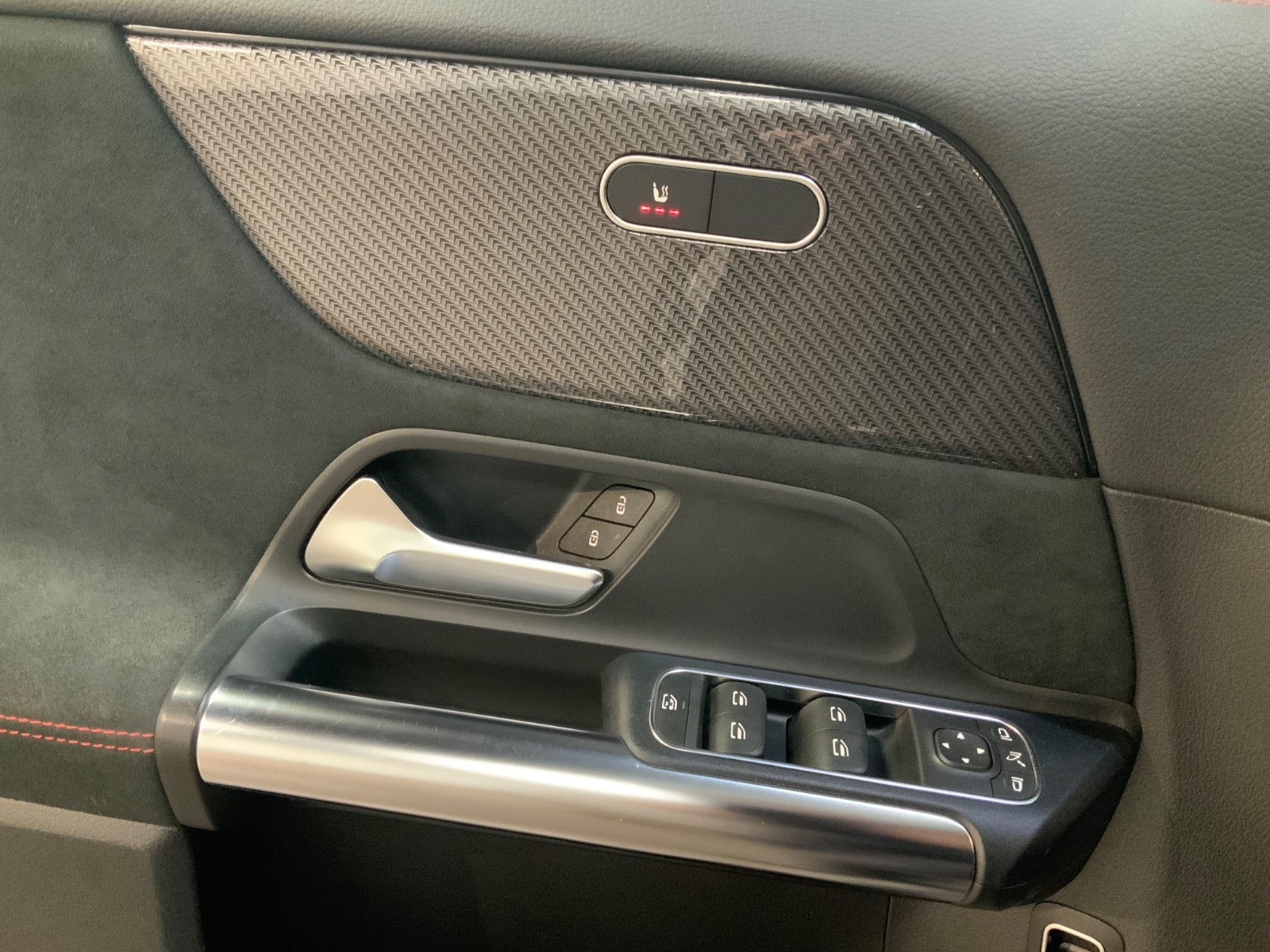 Sort Mercedes GLA200 fra 2021