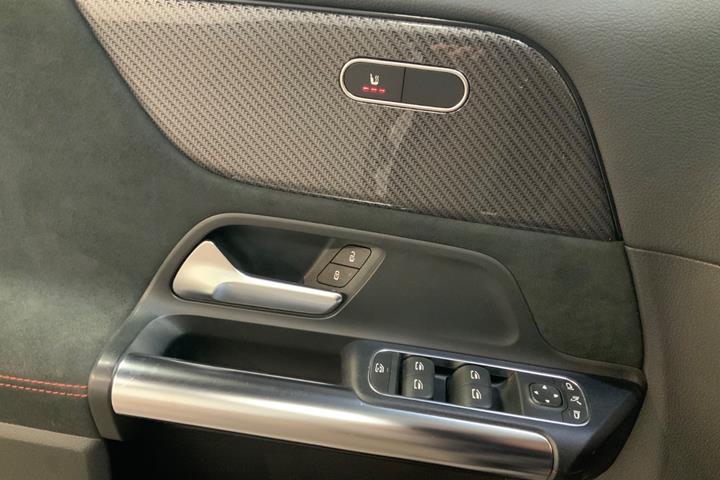 Sort Mercedes GLA200 fra 2021