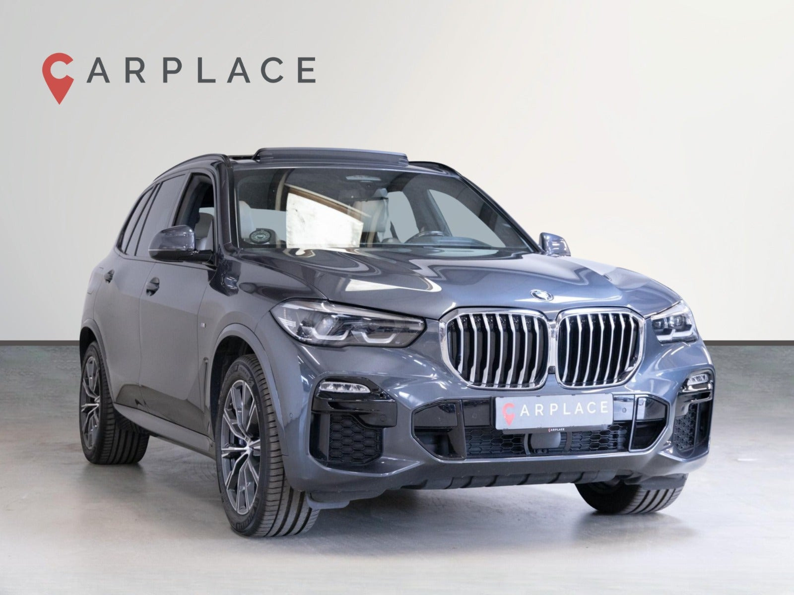 Grå BMW X5 fra 2021
