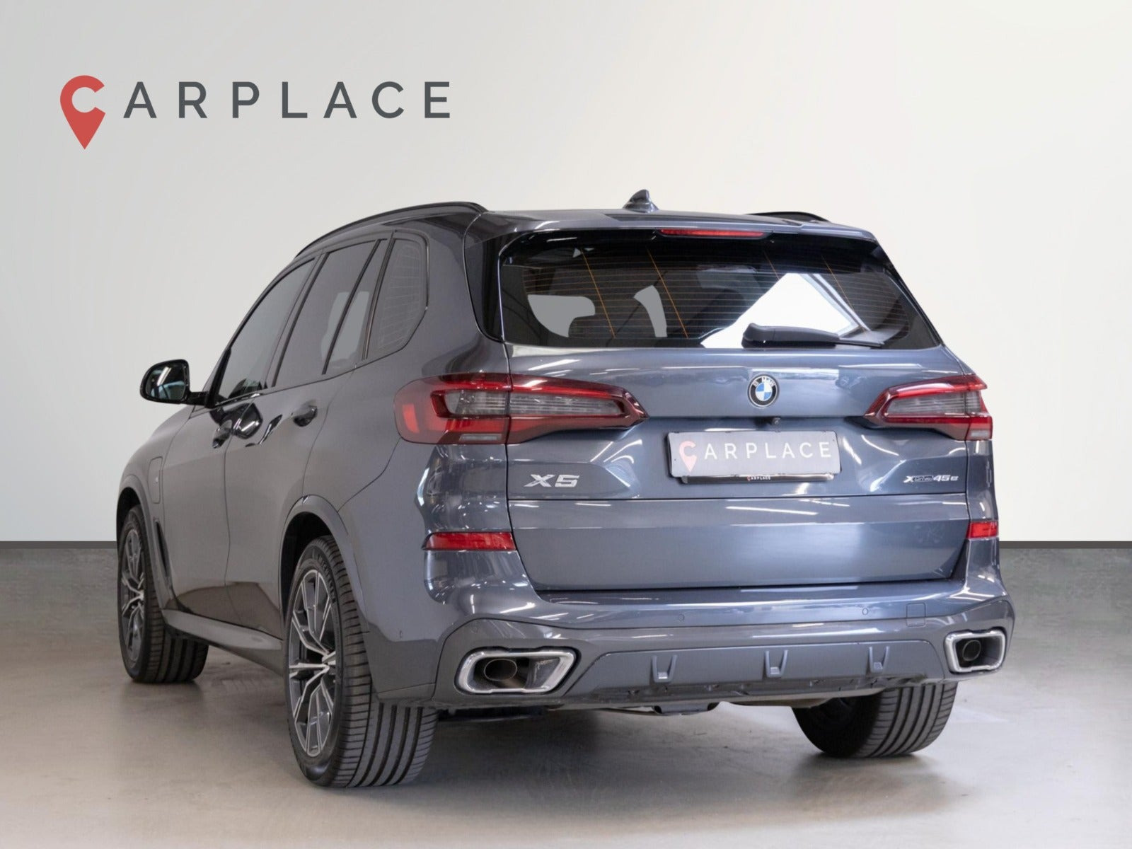 Grå BMW X5 fra 2021