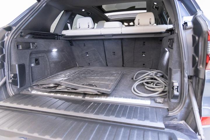 Grå BMW X5 fra 2021