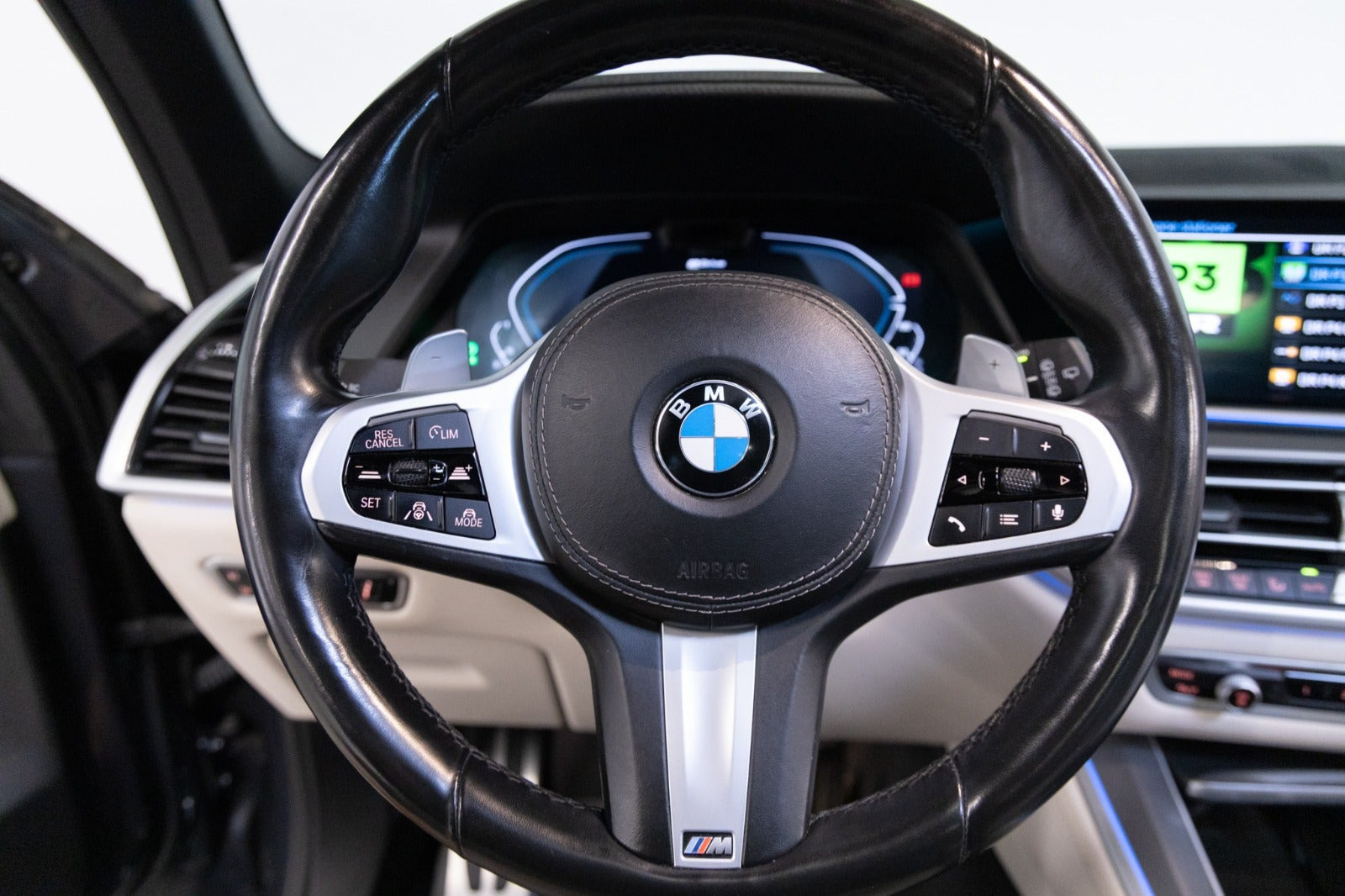 Grå BMW X5 fra 2021
