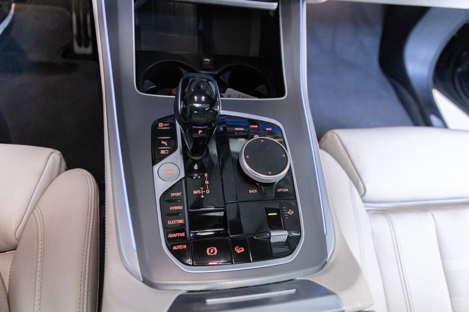 Grå BMW X5 fra 2021