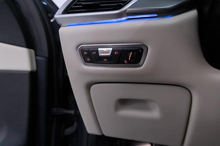 Grå BMW X5 fra 2021