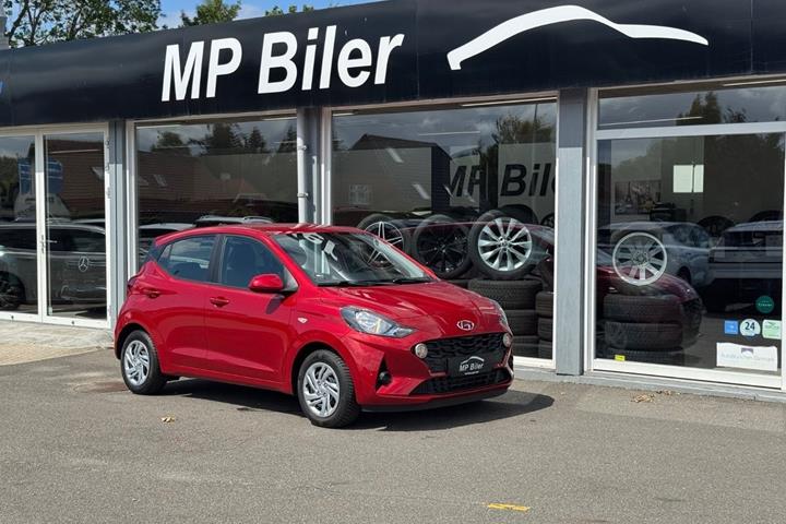Grå Hyundai i10 fra 2023