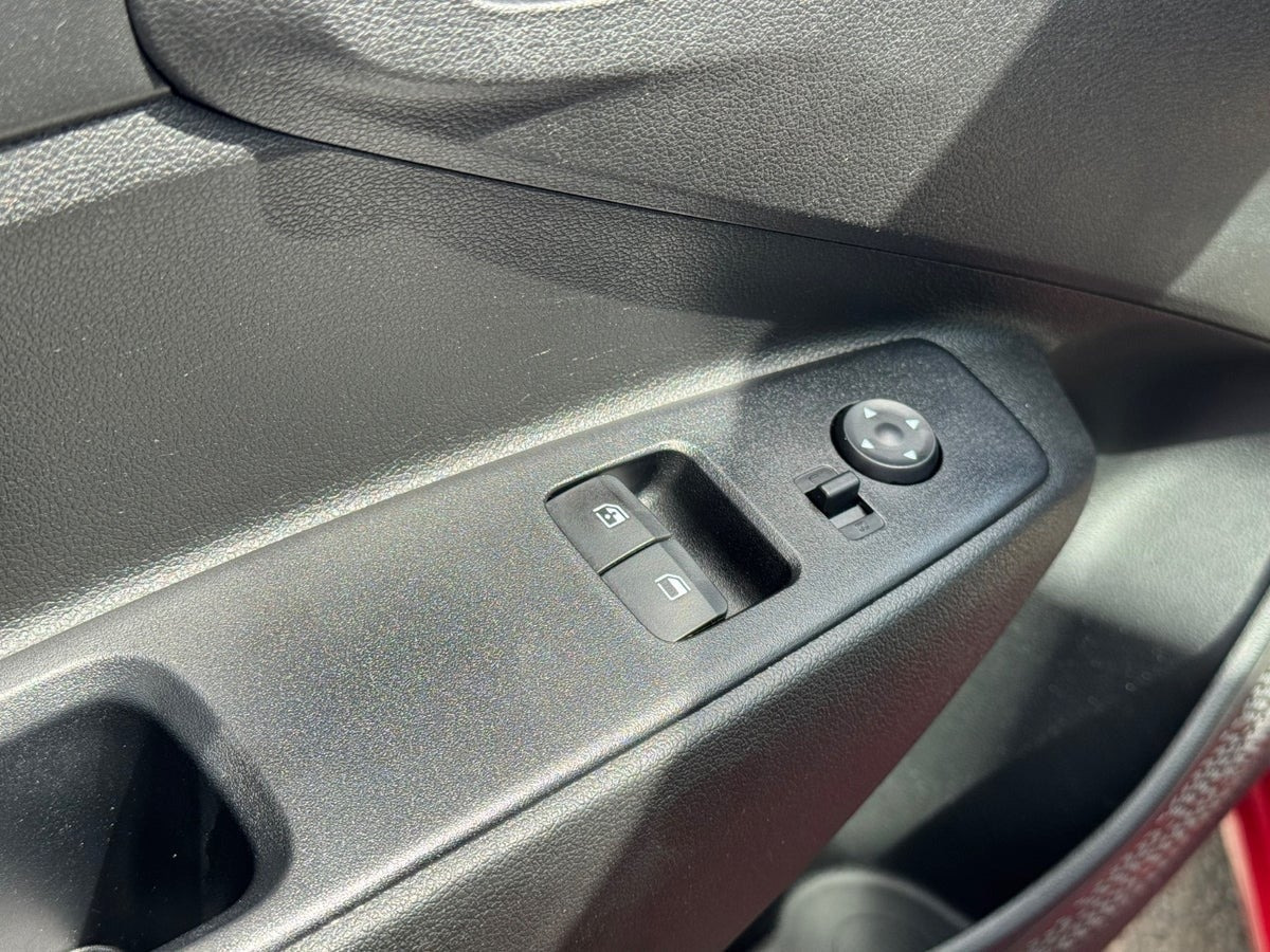 Grå Hyundai i10 fra 2023