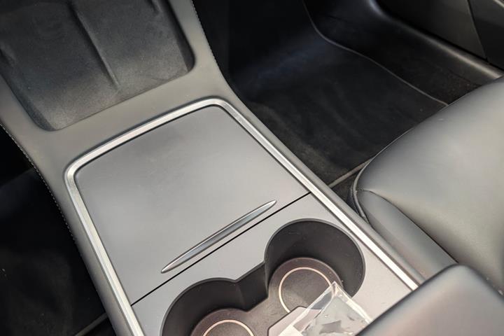 Hvid Tesla Model 3 fra 2022