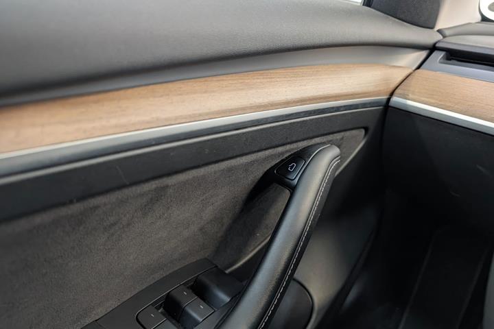 Hvid Tesla Model 3 fra 2022