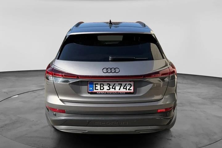 Grå Audi Q4 e-tron fra 2024