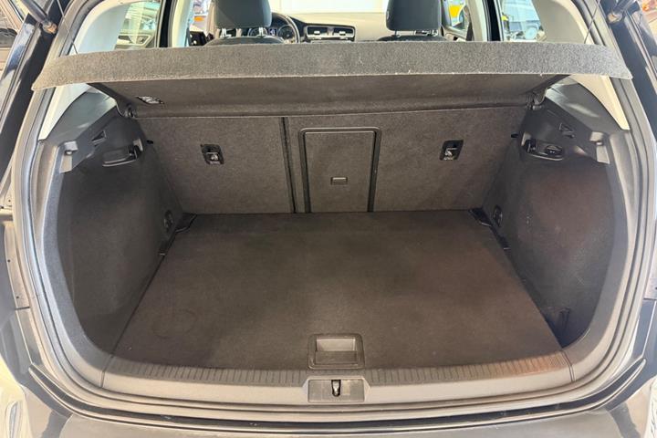 Sort VW Golf VII fra 2017