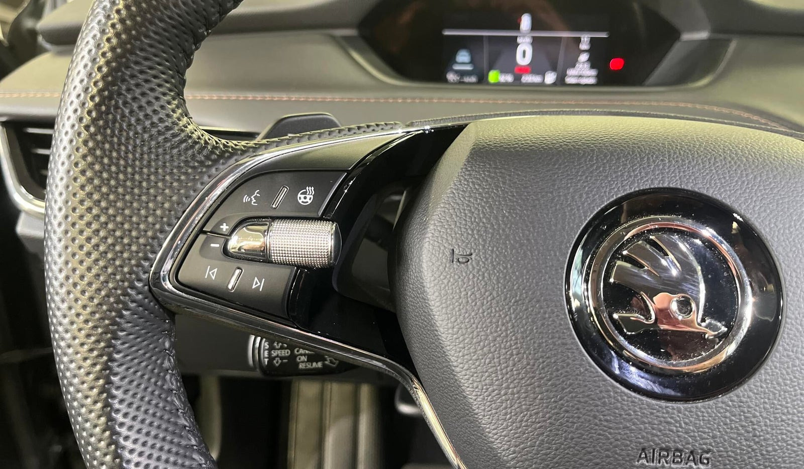 Sort Skoda Enyaq fra 2023