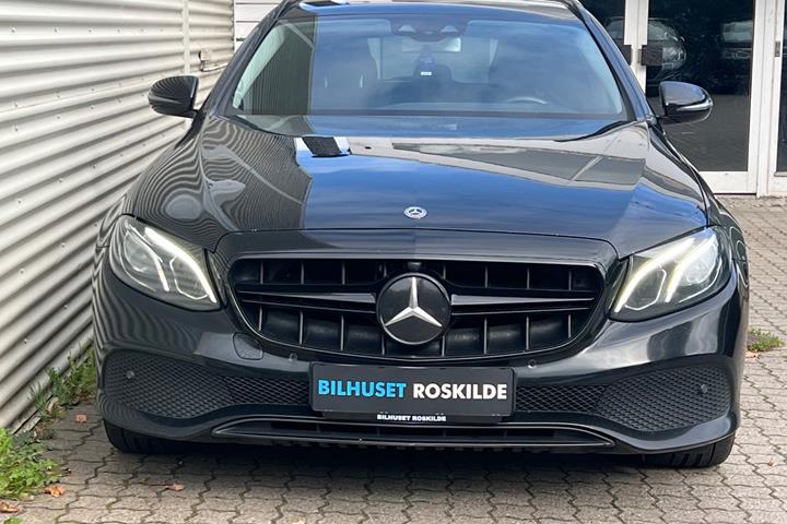Sort Mercedes E220 d fra 2017