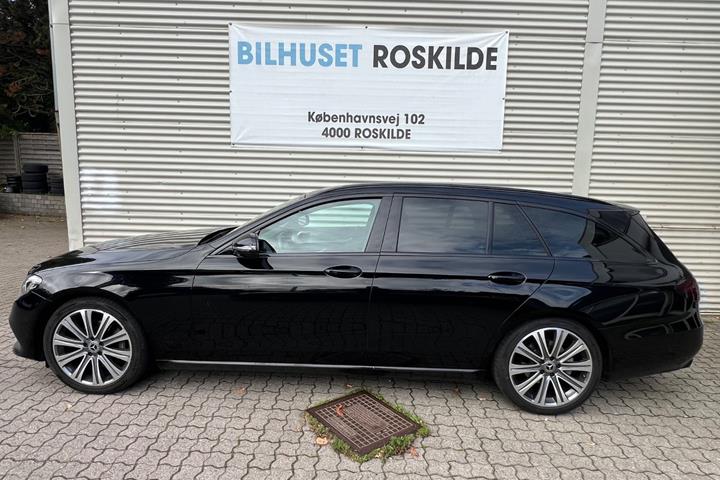 Sort Mercedes E220 d fra 2017