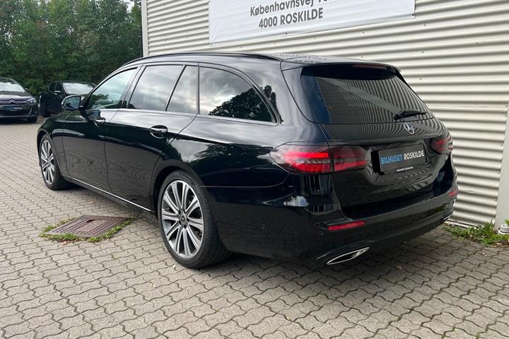 Sort Mercedes E220 d fra 2017