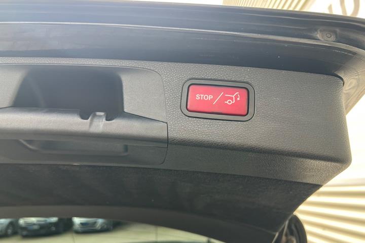 Sort Mercedes E220 d fra 2017