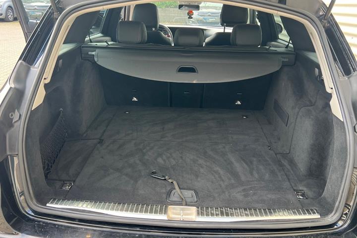 Sort Mercedes E220 d fra 2017