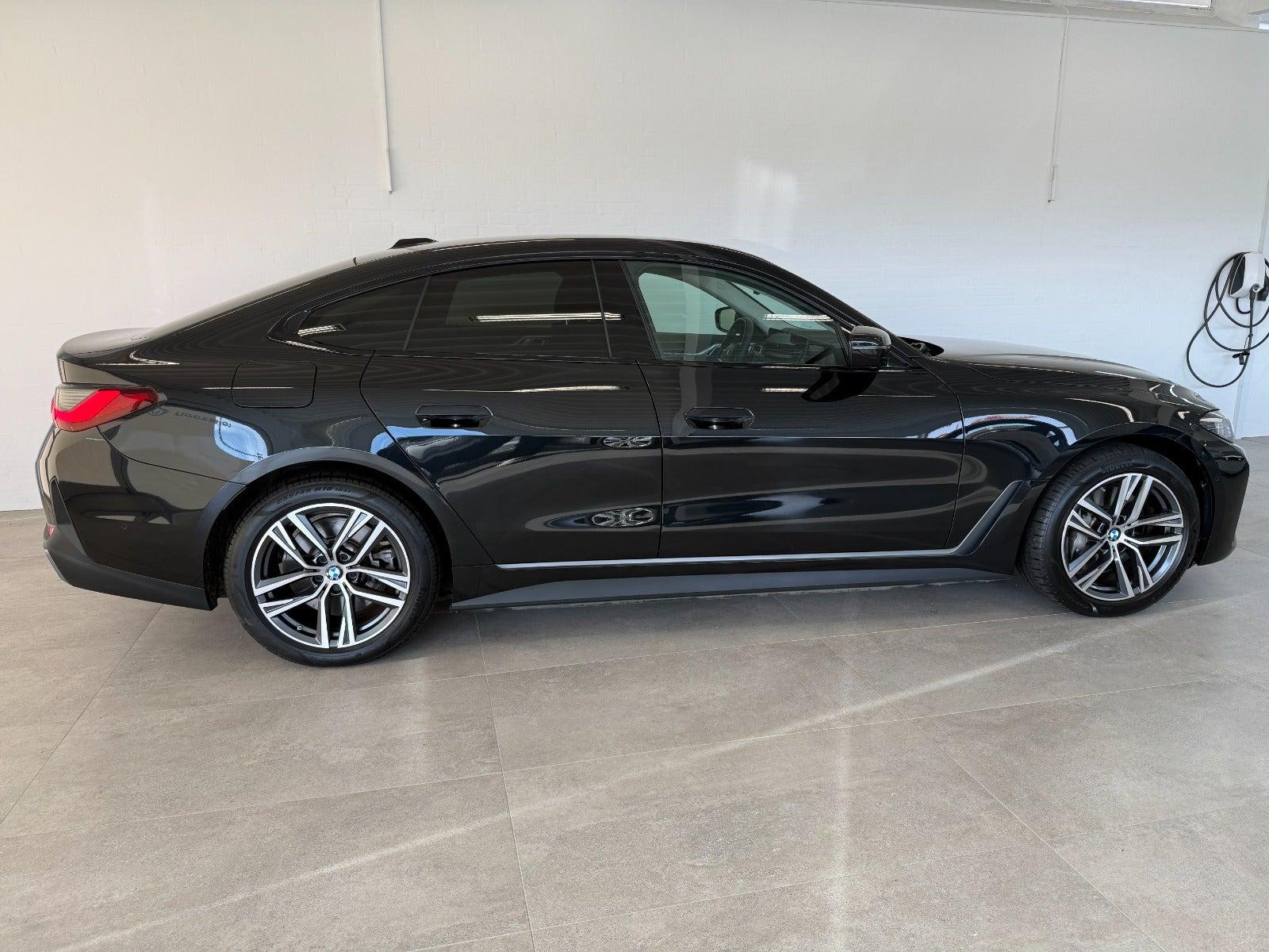 Sort BMW i4 fra 2025