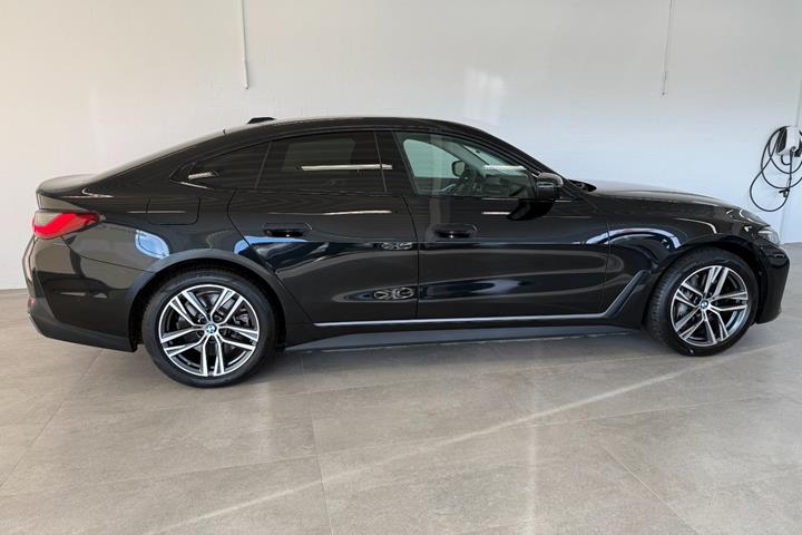 Sort BMW i4 fra 2025