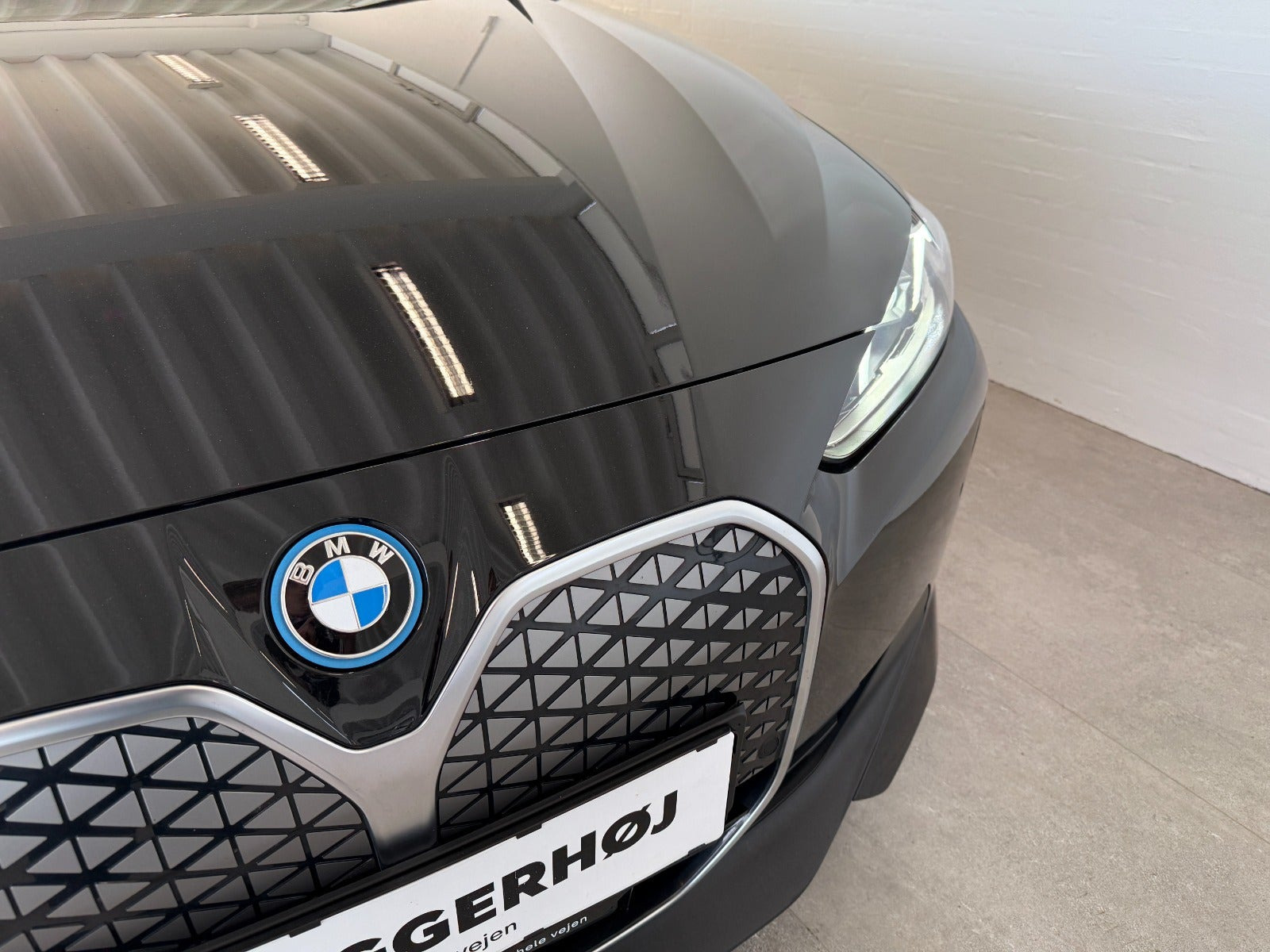 Sort BMW i4 fra 2025