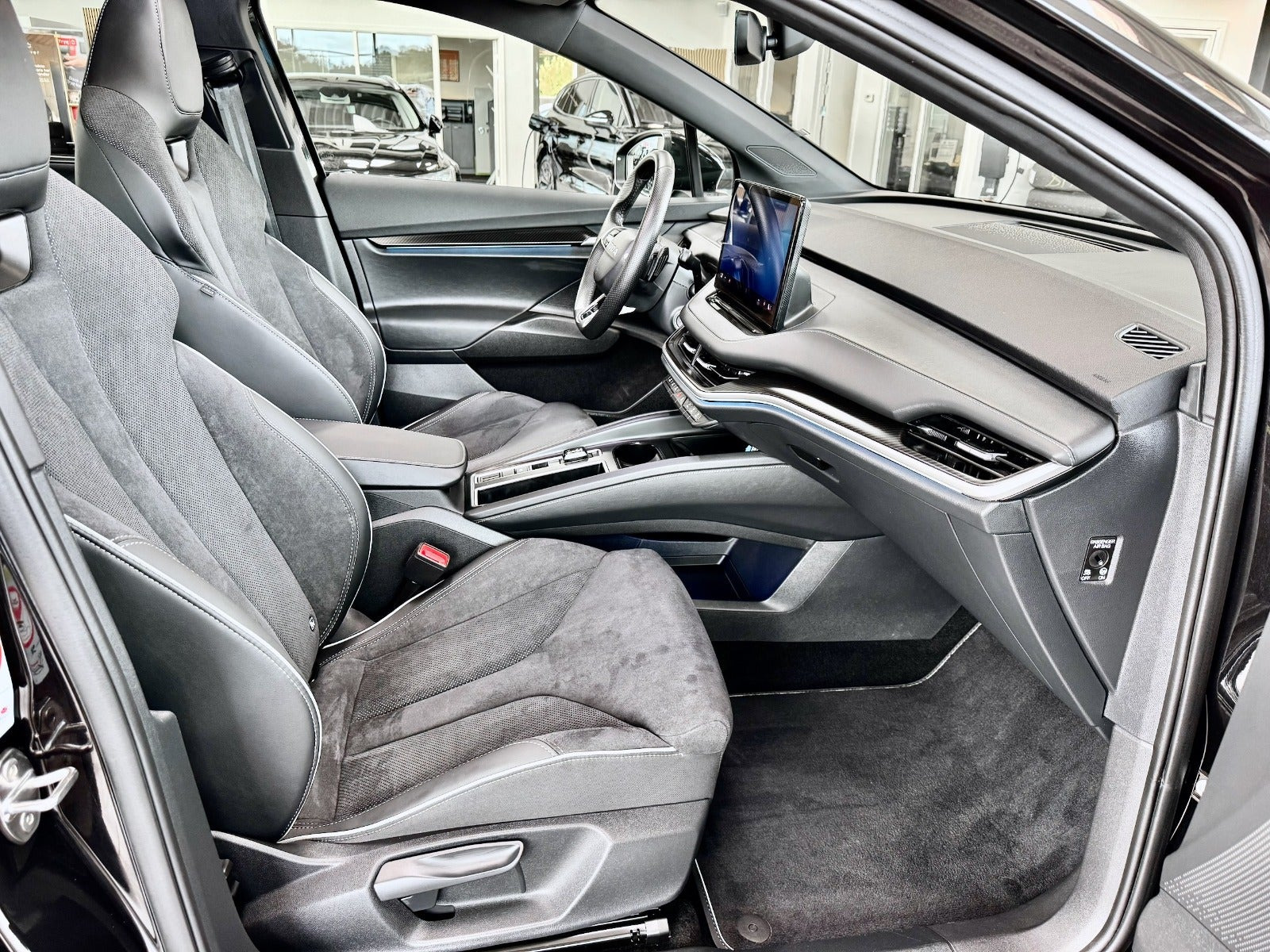 Sort Skoda Enyaq fra 2026