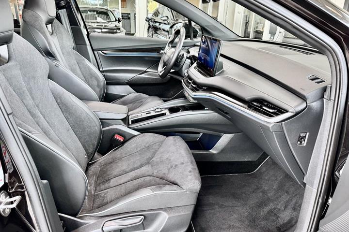 Sort Skoda Enyaq fra 2026