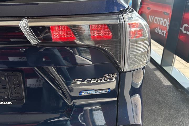 Blå Suzuki S-Cross fra 2022