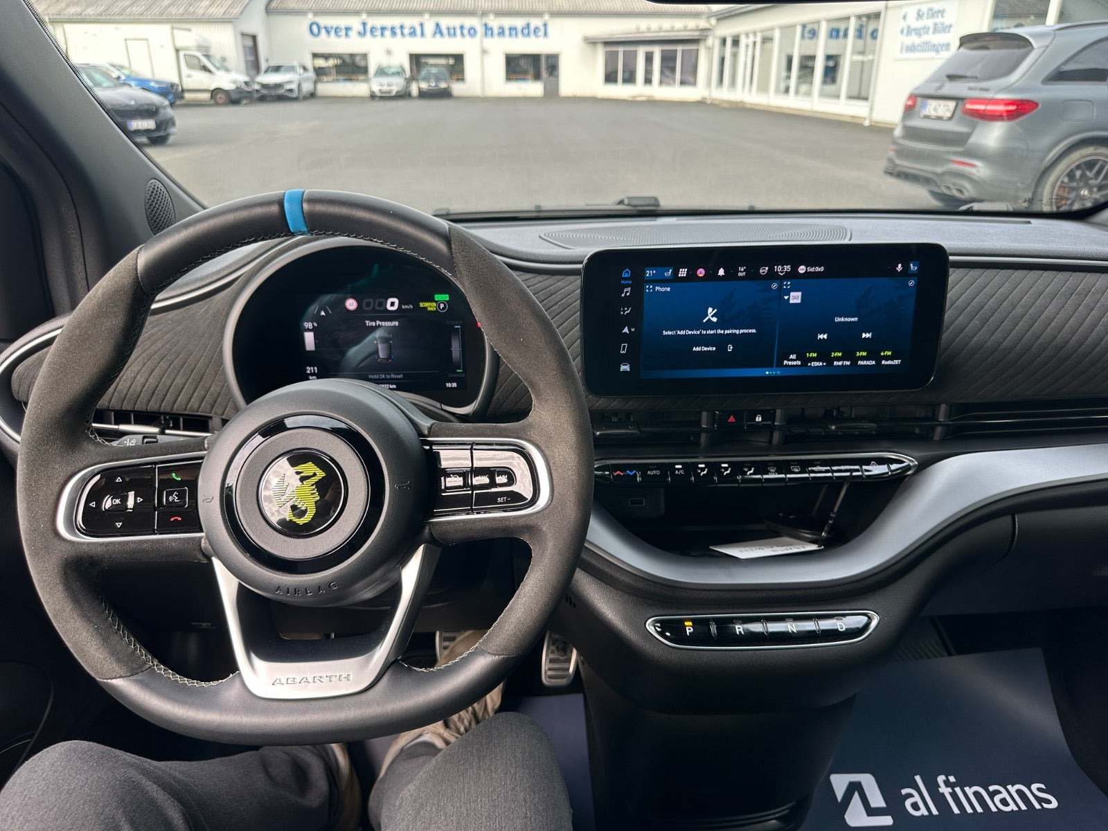 Blå Abarth 500e fra 2024