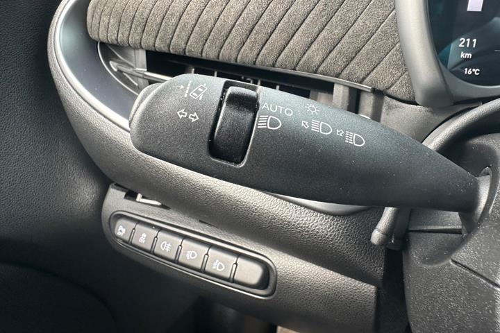Blå Abarth 500e fra 2024