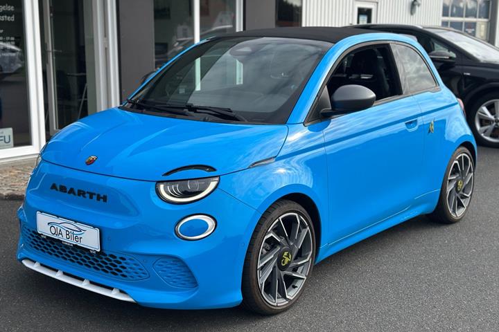 Blå Abarth 500e fra 2024