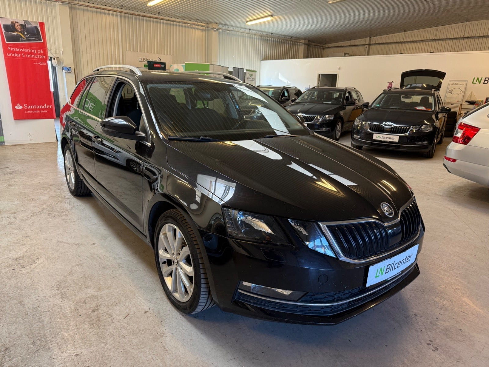 Sort Skoda Octavia fra 2018