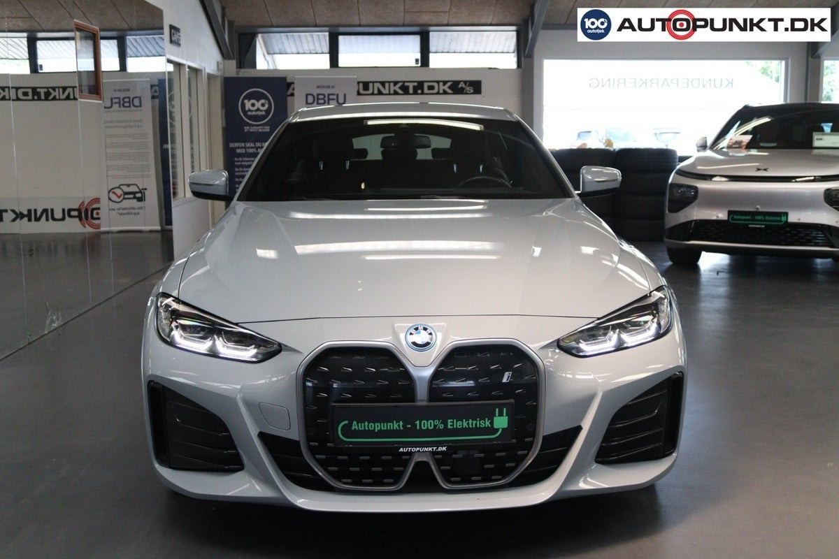 Sølv BMW i4 fra 2024