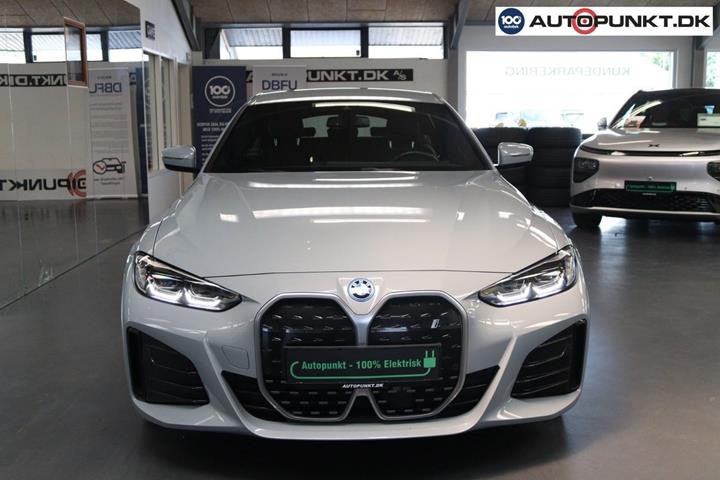 Sølv BMW i4 fra 2024