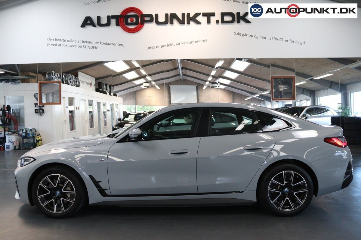 Sølv BMW i4 fra 2024