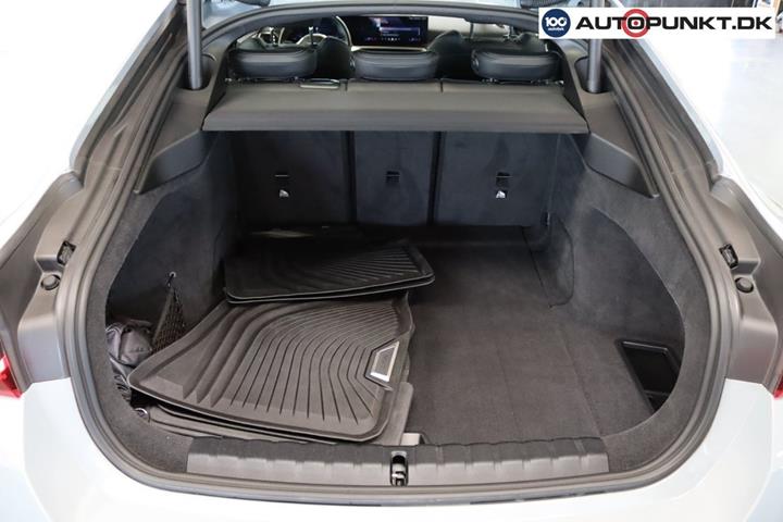 Sølv BMW i4 fra 2024