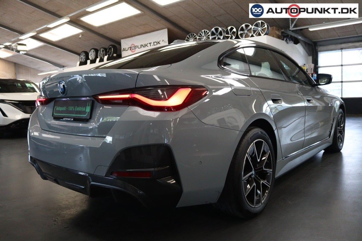 Sølv BMW i4 fra 2024