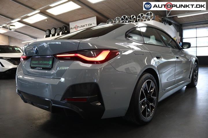 Sølv BMW i4 fra 2024