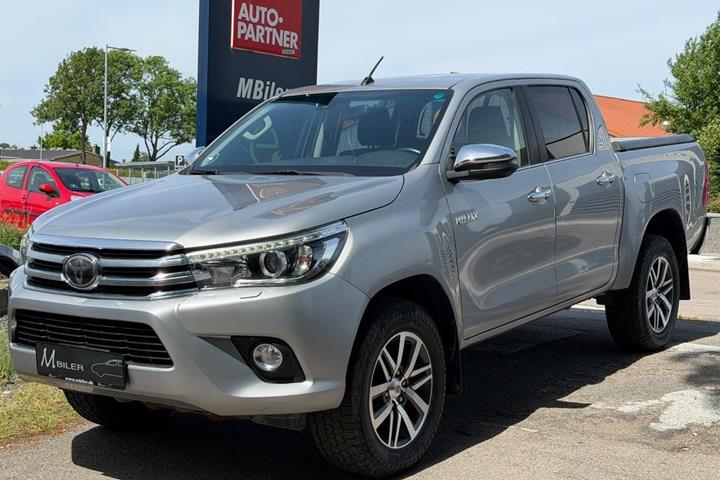 Grå Toyota HiLux fra 2019